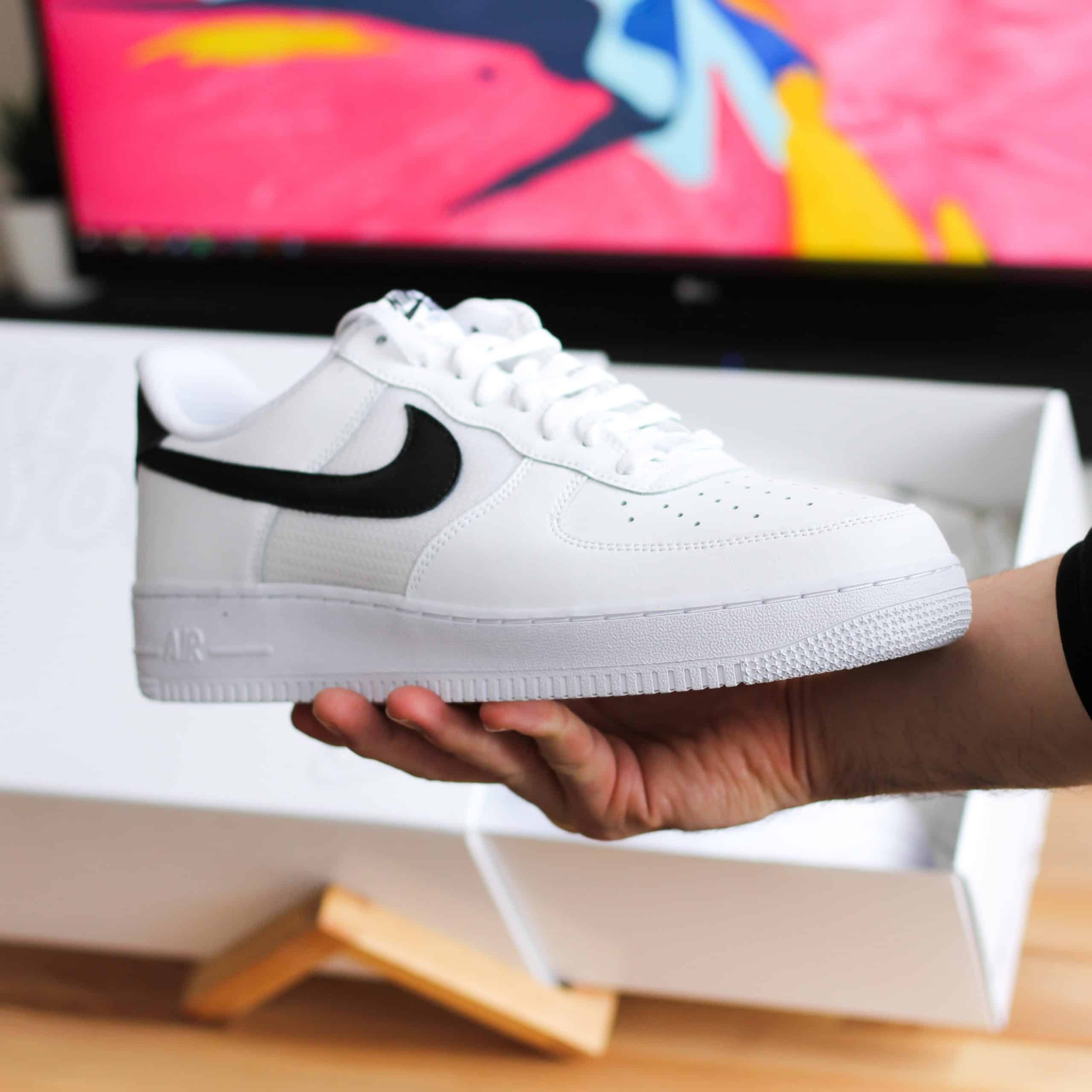 Giv dine hvide sneakers et personligt præg